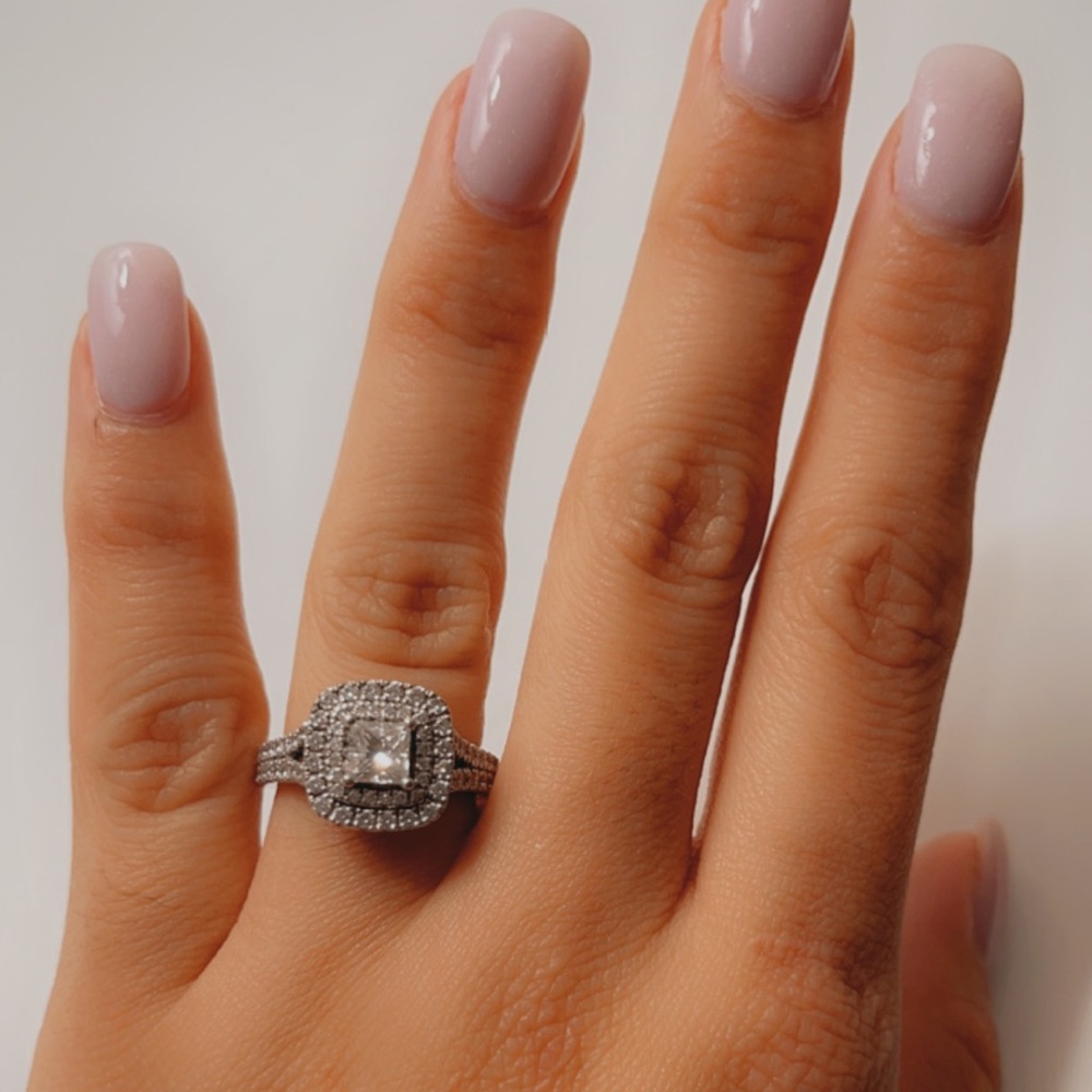 Vera Wang 1-1/2 CT TW Princess-Cut 14K White Gold